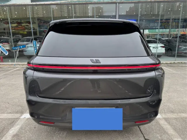 Li Auto L8 — Фото автомобиля 8