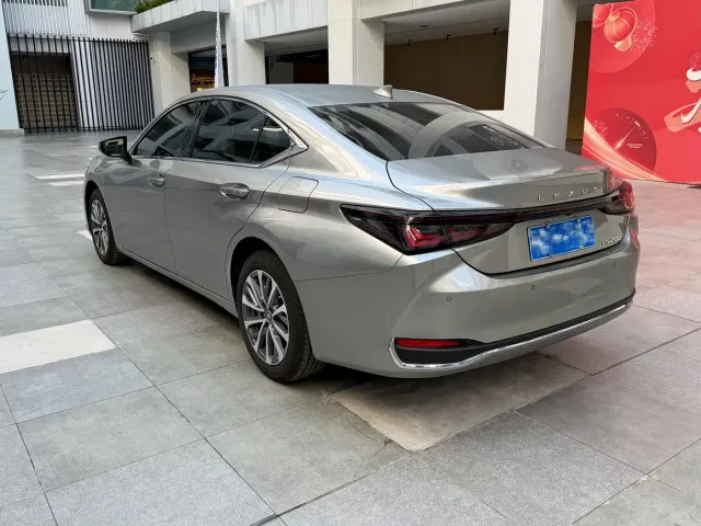 Lexus ES — Фото автомобиля 3