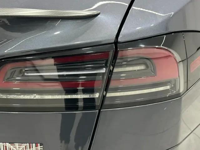Tesla Model S — Фото автомобиля 8