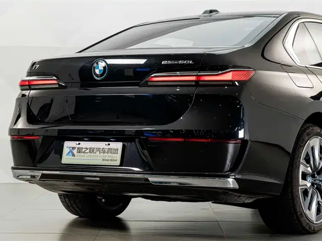 BMW i7 — Фото автомобиля 7