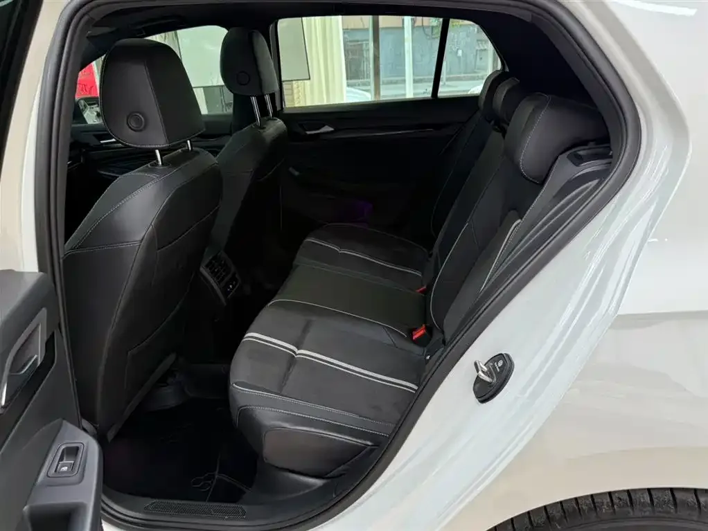 Volkswagen Golf 2023 Facelift 280TSI DSG R-Line Lite — Фото автомобиля 18