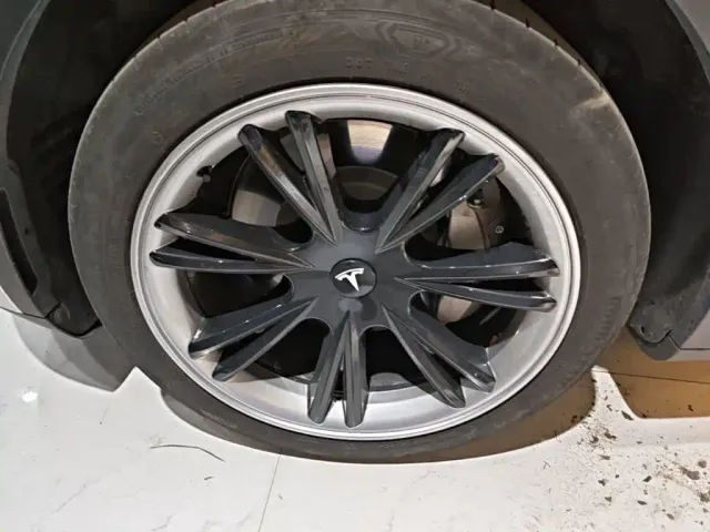 Tesla Model Y — Фото автомобиля 22