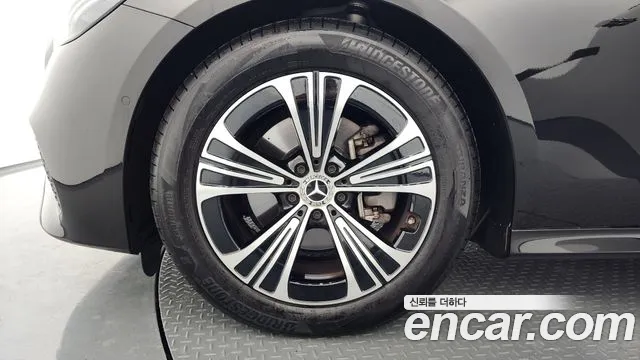 Mercedes-Benz E-Class — Фото автомобиля 5