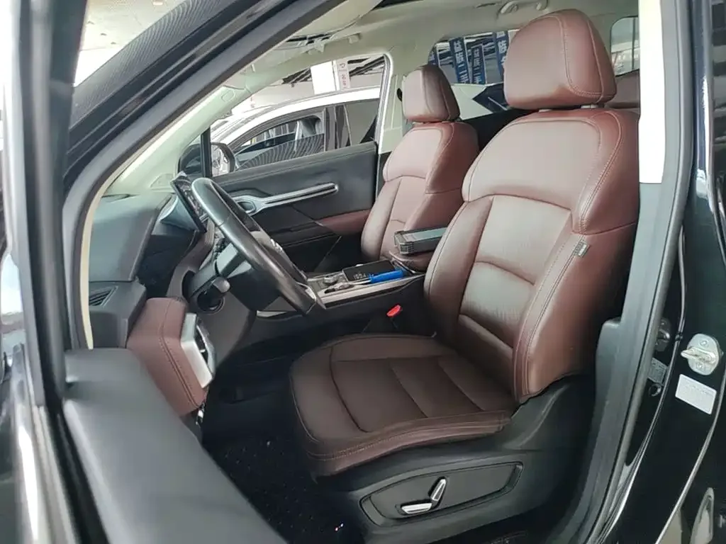 Geely Haoyue 2022 1.8TD Automatic Premium 7-Seater — Фото автомобиля 14