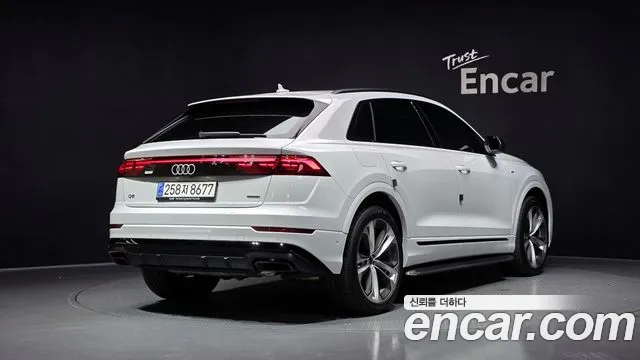 Audi Q8 55 TFSI quattro Premium — Фото автомобиля 2