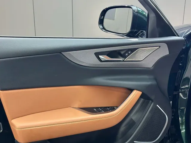 Jaguar XEL — Фото автомобиля 5