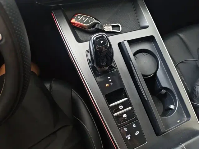 Roewe RX5 Max — Фото автомобиля 13