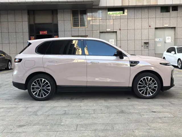 Leapmotor B10 — Фото автомобиля 6