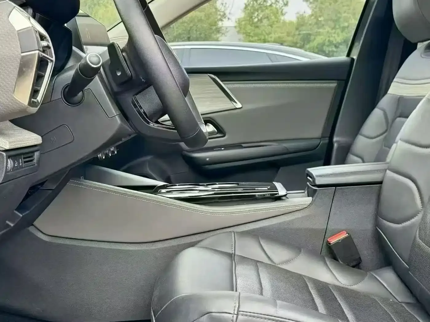 Citroën Versailles C5 X 2022 1.6T Shine Extraordinary Tiger Year Opening Edition — Фото автомобиля 4