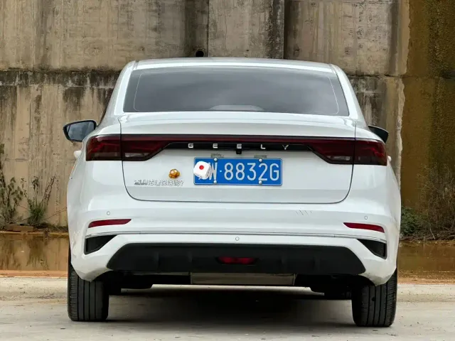 Geely Emgrand — Фото автомобиля 5