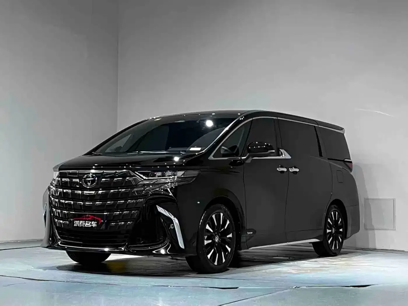 Toyota Alphard 2024 Hybrid 2.5L Ultimate Enjoyment Edition — Фото автомобиля 2