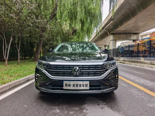Volkswagen Passat — Фото автомобиля 2