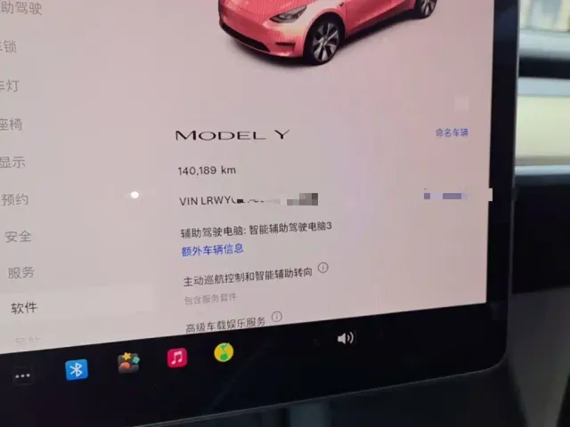 Tesla Model Y — Фото автомобиля 11
