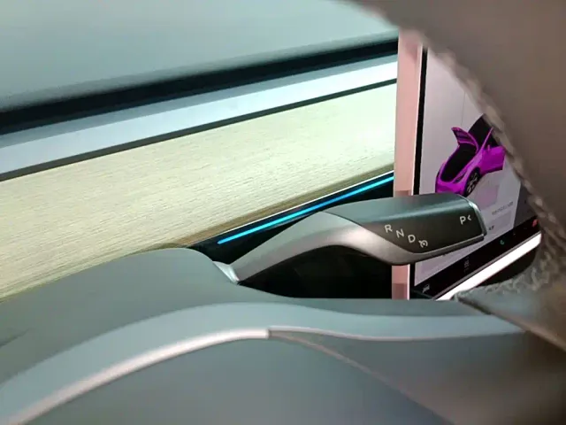 Tesla Model Y — Фото автомобиля 13
