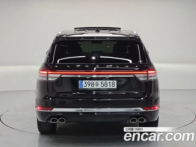 Lincoln Aviator — Фото автомобиля 3