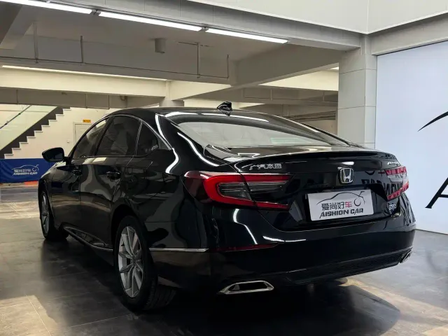Honda Accord — Фото автомобиля 5