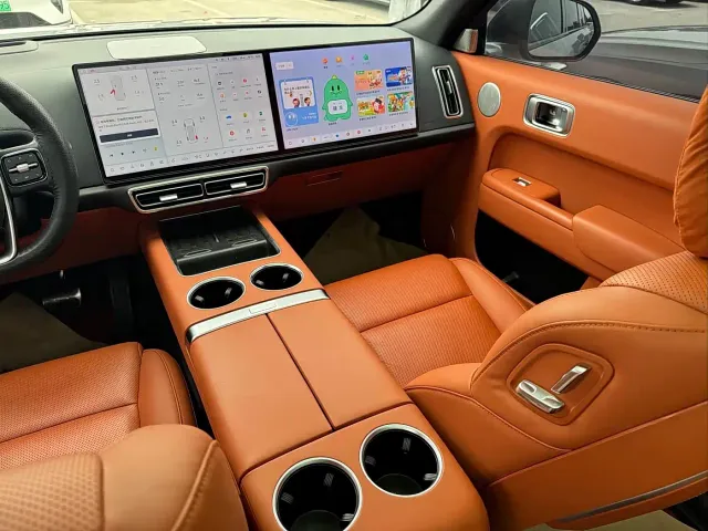 Li Auto L8 — Фото автомобиля 16