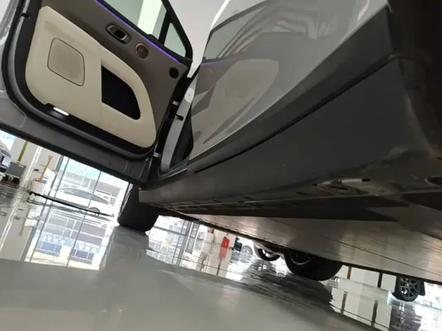 Li Auto i8 — Фото автомобиля 21