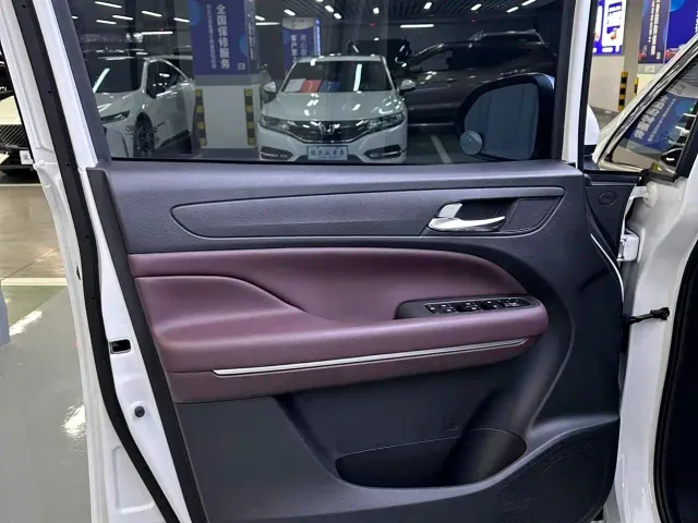 GAC Trumpchi M6 — Фото автомобиля 9