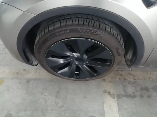 Tesla Model Y — Фото автомобиля 22