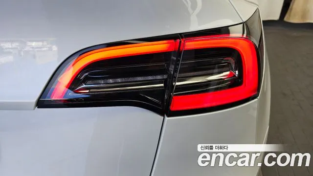 Tesla Model Y — Фото автомобиля 22