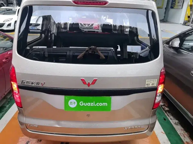 Wuling Hongguang V — Фото автомобиля 5