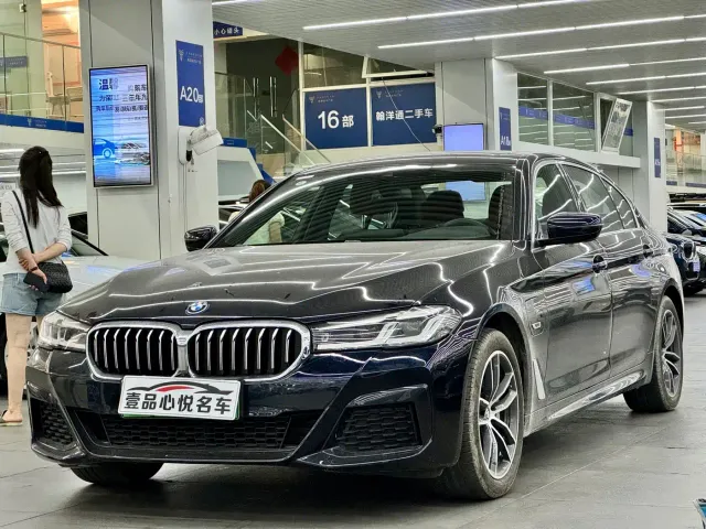 Фотография автомобиля — BMW 5 Series