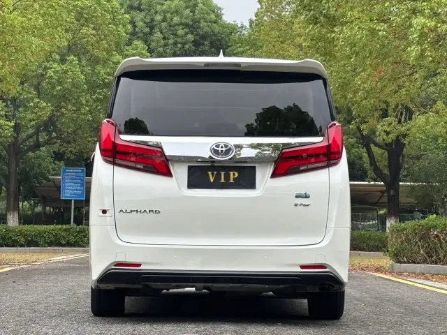 Toyota Alphard — Фото автомобиля 5