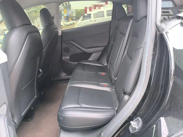 Tesla Model Y — Фото автомобиля 16