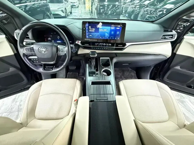 Toyota Sienna — Фото автомобиля 5