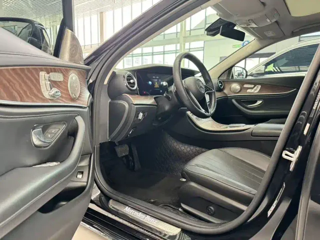 Mercedes-Benz E-Class — Фото автомобиля 6