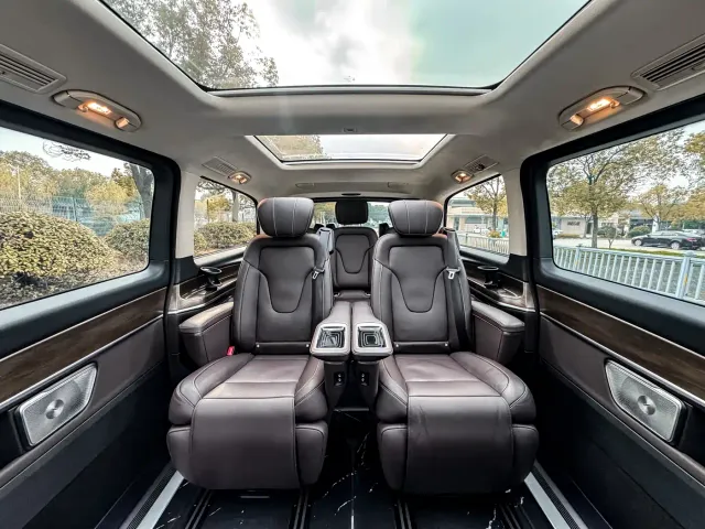 Mercedes-Benz V-Class — Фото автомобиля 22