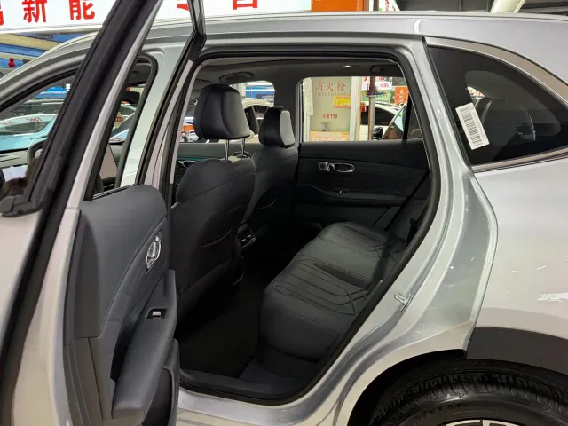 Geely Galaxy Starship 7 EM-i — Фото автомобиля 8