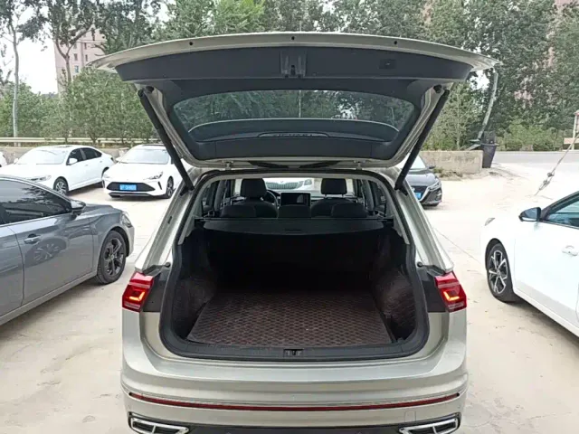 Volkswagen Tiguan L — Фото автомобиля 18