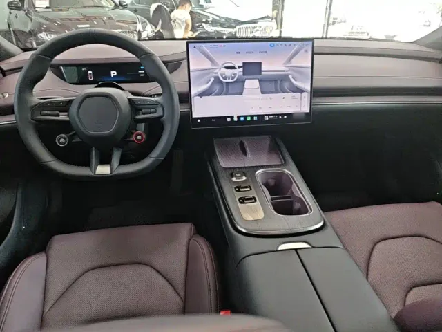 Xiaomi SU7 — Фото автомобиля 9