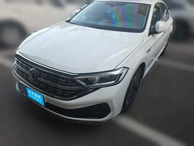Фотография автомобиля — Volkswagen Sagitar