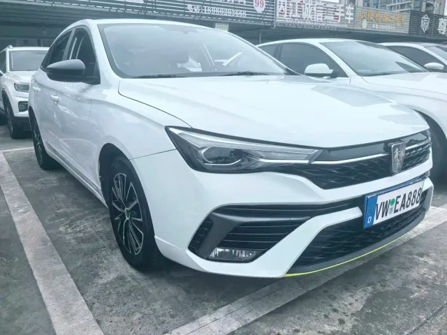Roewe i5 — Фото автомобиля 3