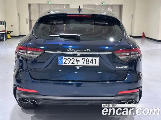 Maserati Levante — Фото автомобиля 4