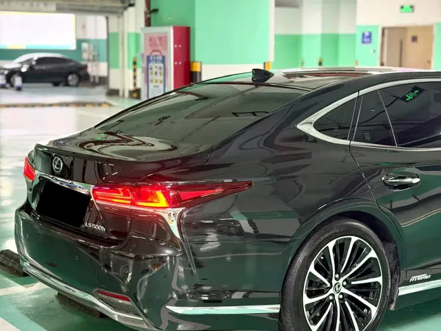 Lexus LS — Фото автомобиля 14