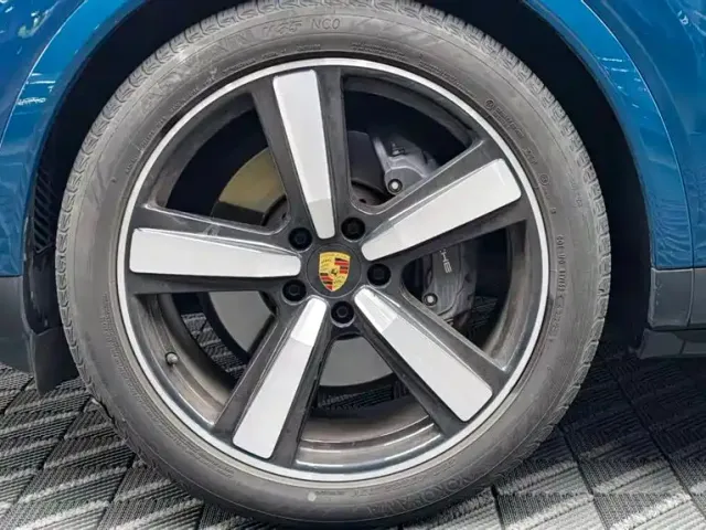 Porsche Cayenne — Фото автомобиля 7