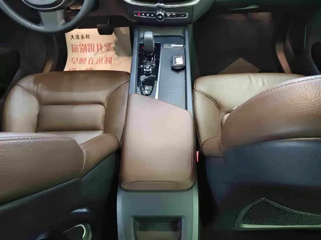 Volvo XC60 — Фото автомобиля 10