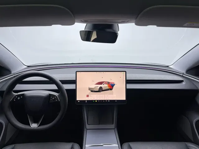Tesla Model 3 — Фото автомобиля 13