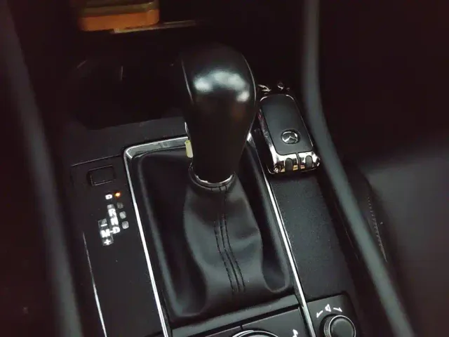 Mazda Axela — Фото автомобиля 15