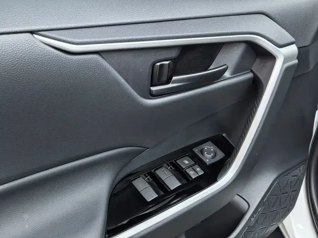 Toyota RAV4 — Фото автомобиля 5