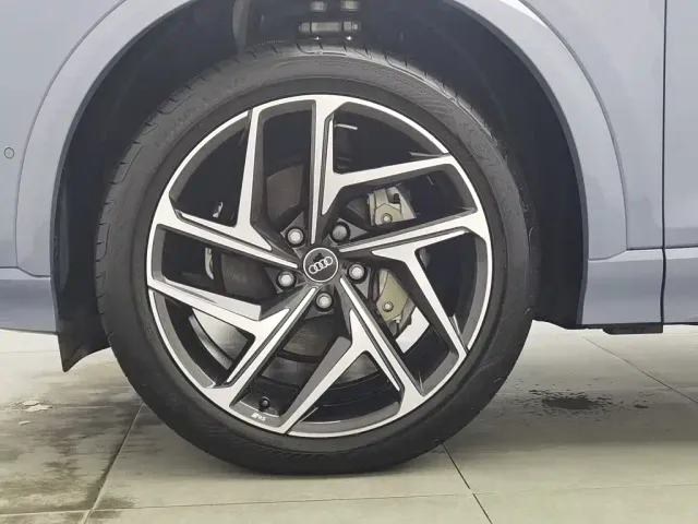 Audi Q6L e-tron — Фото автомобиля 17