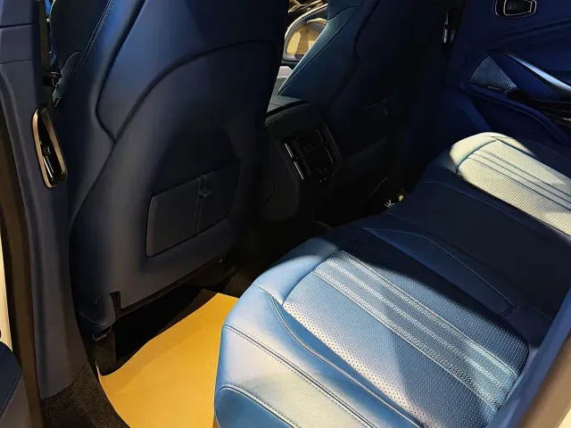 Aston Martin DBX — Фото автомобиля 4