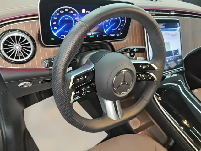Mercedes-Benz EQE SUV — Фото автомобиля 10