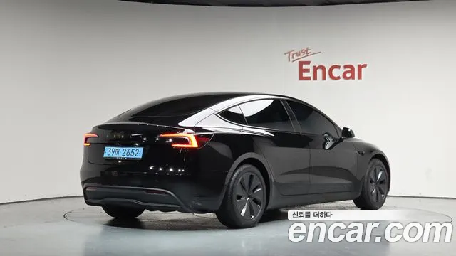 Tesla Model 3 — Фото автомобиля 2