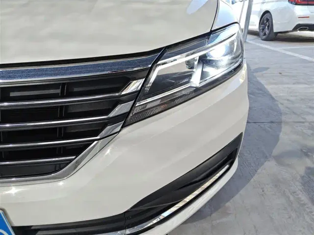 Volkswagen Lavida — Фото автомобиля 23