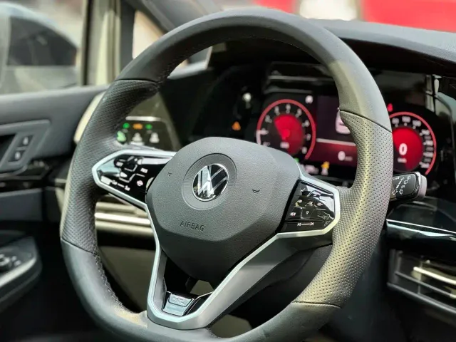 Volkswagen Golf — Фото автомобиля 3